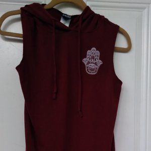 Maroon hooded Tank top w/ Hamsa symbol adjustable ties Modern Lux Size M Medium